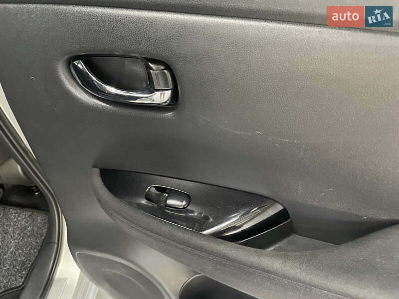 Хэтчбек Nissan Leaf 2013 в Стрые