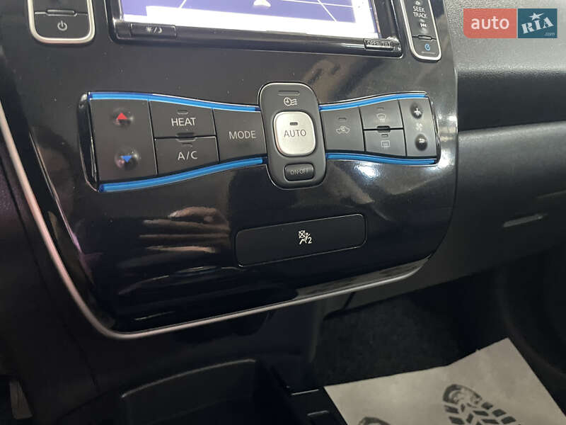 Хэтчбек Nissan Leaf 2013 в Стрые