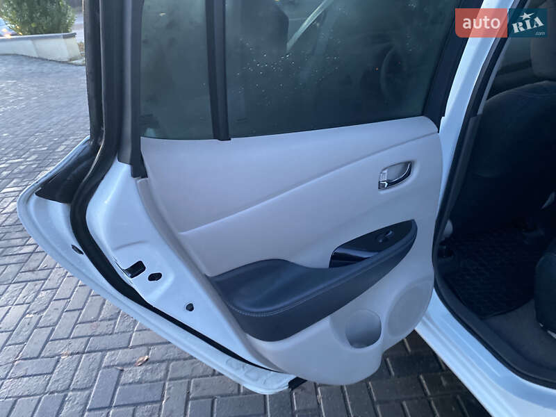 Хэтчбек Nissan Leaf 2015 в Днепре