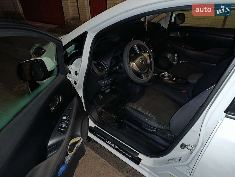 Хэтчбек Nissan Leaf 2014 в Могилев-Подольске