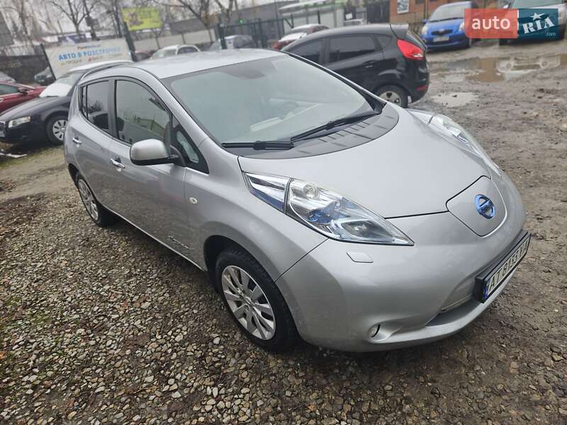 Хетчбек Nissan Leaf 2011 в Івано-Франківську