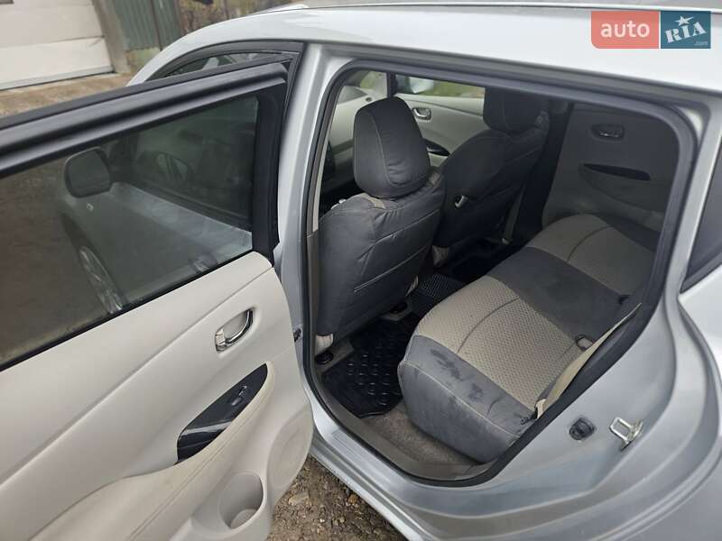 Хетчбек Nissan Leaf 2011 в Івано-Франківську