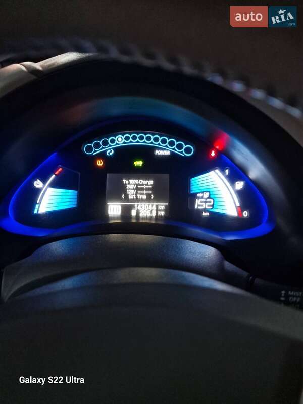 Хэтчбек Nissan Leaf 2012 в Николаеве