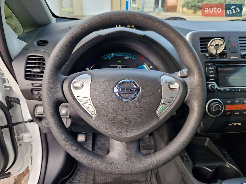 Хэтчбек Nissan Leaf 2016 в Днепре