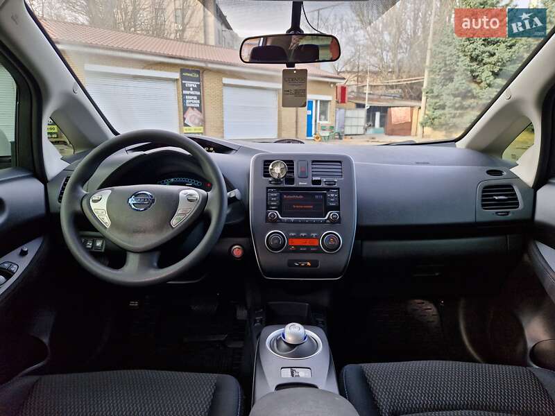 Хэтчбек Nissan Leaf 2016 в Днепре