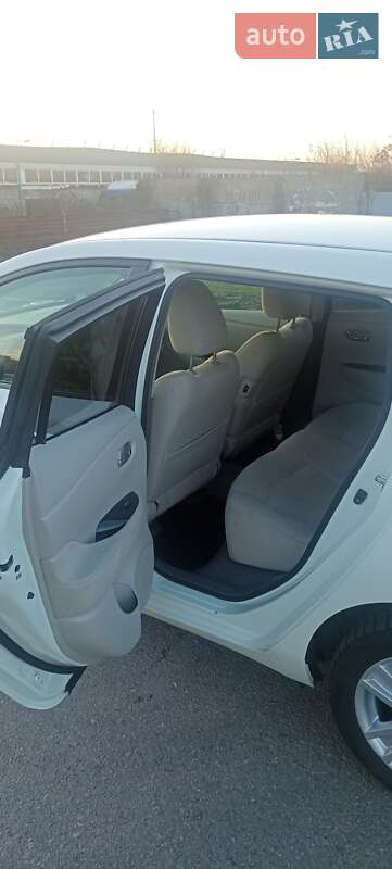 Хэтчбек Nissan Leaf 2012 в Запорожье