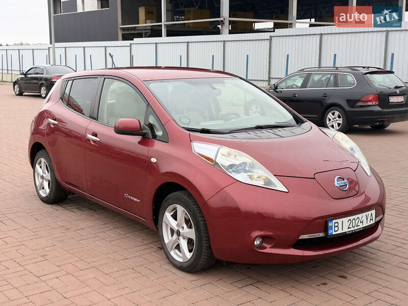 Хэтчбек Nissan Leaf 2011 в Полтаве
