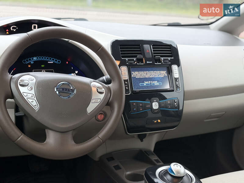 Хэтчбек Nissan Leaf 2011 в Полтаве
