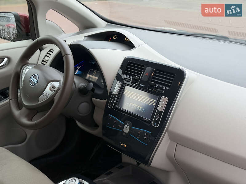 Хэтчбек Nissan Leaf 2011 в Полтаве
