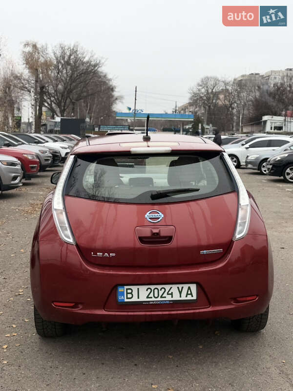 Хэтчбек Nissan Leaf 2011 в Полтаве