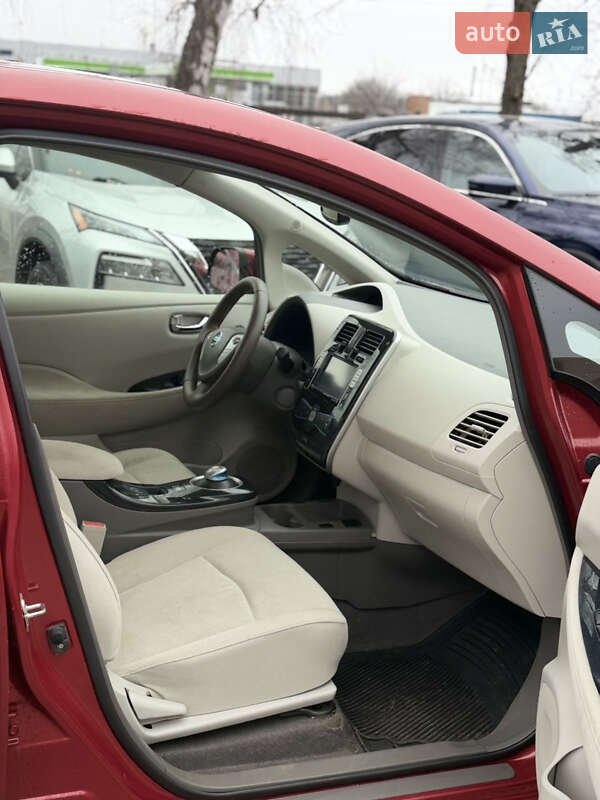 Хэтчбек Nissan Leaf 2011 в Полтаве