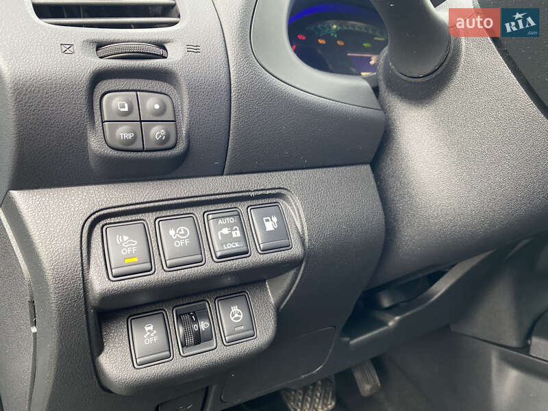 Хэтчбек Nissan Leaf 2014 в Радивилове