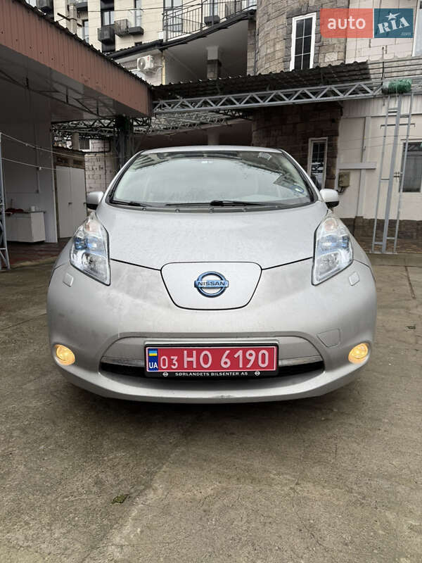 Хэтчбек Nissan Leaf 2012 в Умани