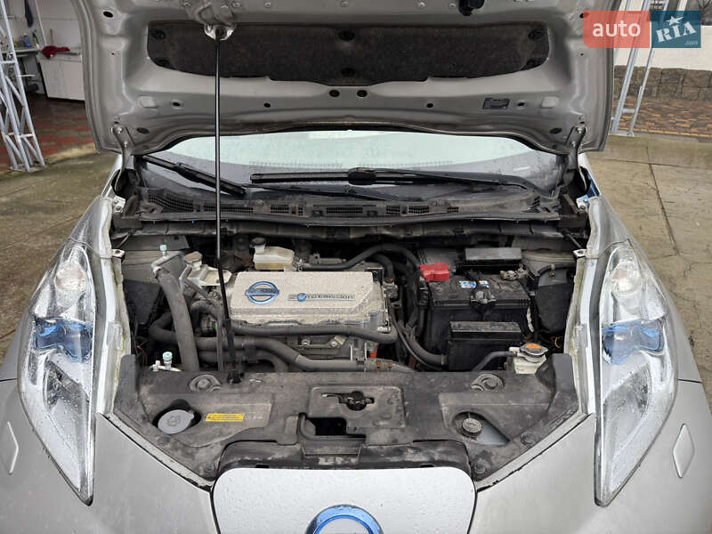 Хэтчбек Nissan Leaf 2012 в Умани
