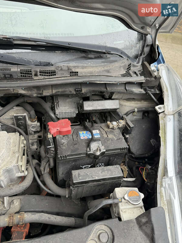 Хэтчбек Nissan Leaf 2012 в Умани