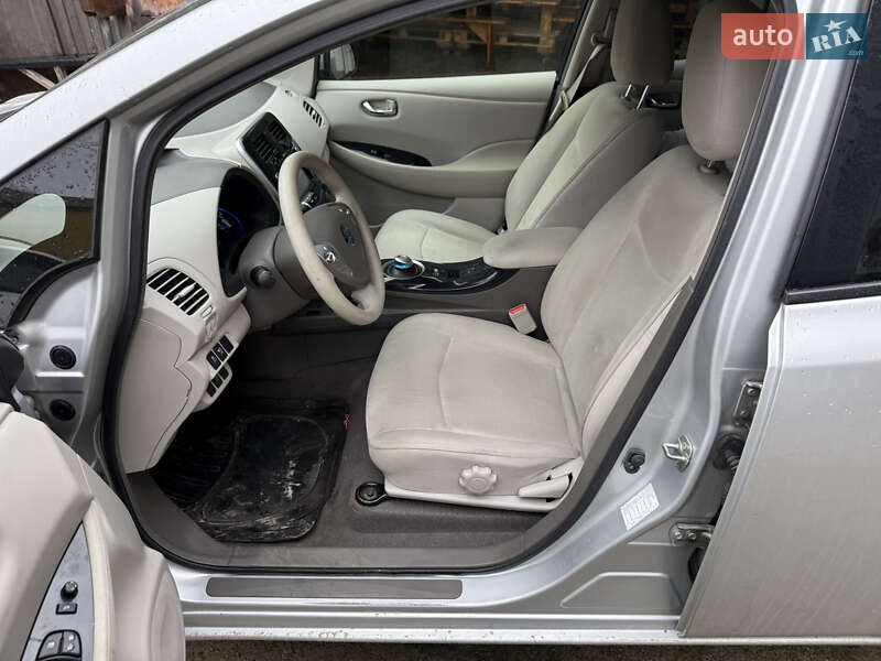Хэтчбек Nissan Leaf 2012 в Умани