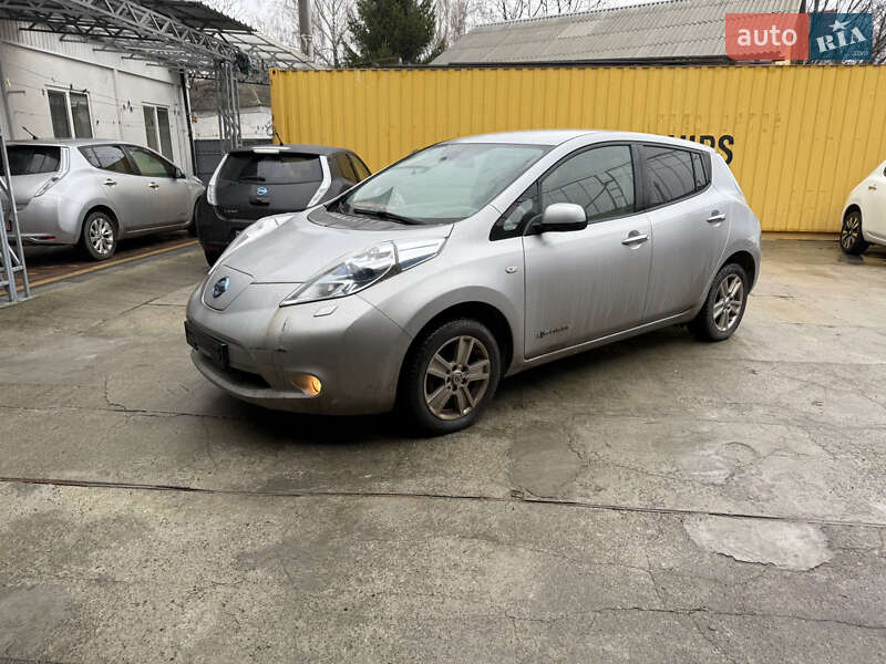 Хэтчбек Nissan Leaf 2012 в Умани