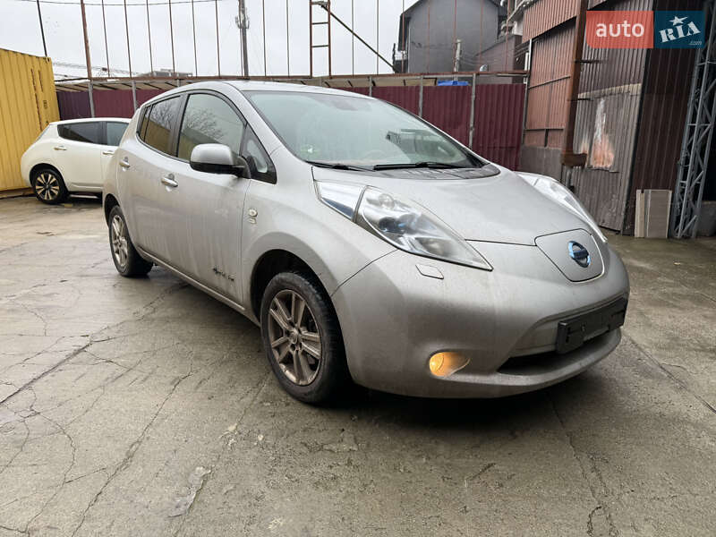 Хэтчбек Nissan Leaf 2012 в Умани