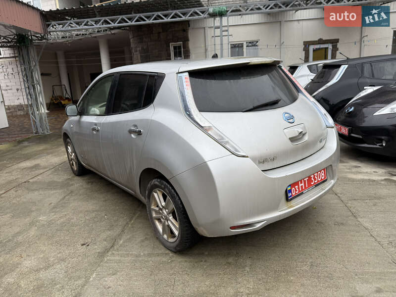 Хэтчбек Nissan Leaf 2012 в Умани