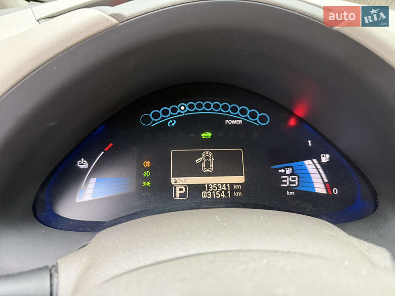 Хэтчбек Nissan Leaf 2012 в Умани