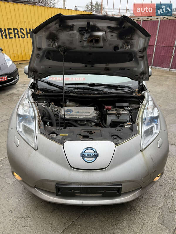 Хэтчбек Nissan Leaf 2012 в Умани