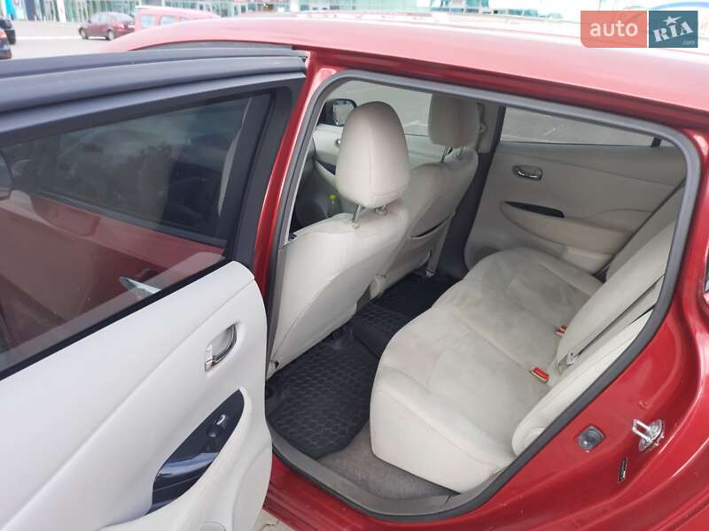 Хэтчбек Nissan Leaf 2011 в Киеве