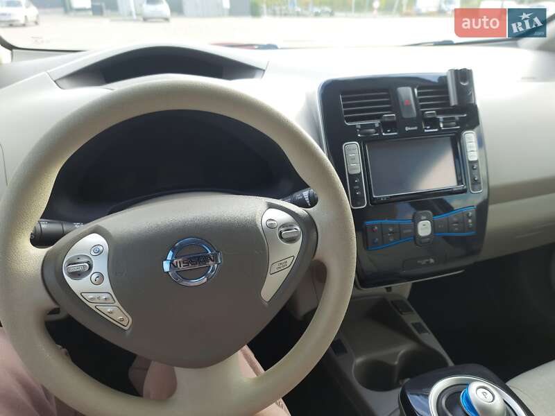Хэтчбек Nissan Leaf 2011 в Киеве