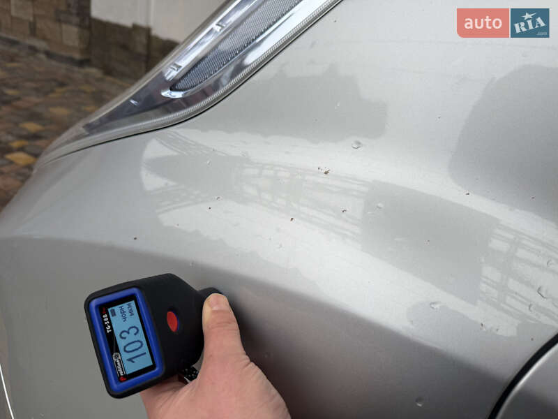 Хэтчбек Nissan Leaf 2012 в Умани