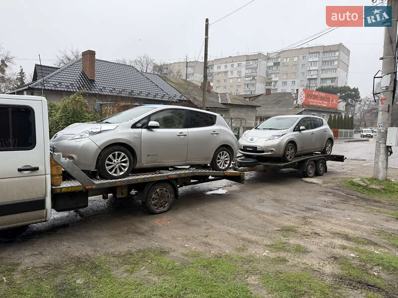 Хэтчбек Nissan Leaf 2012 в Умани