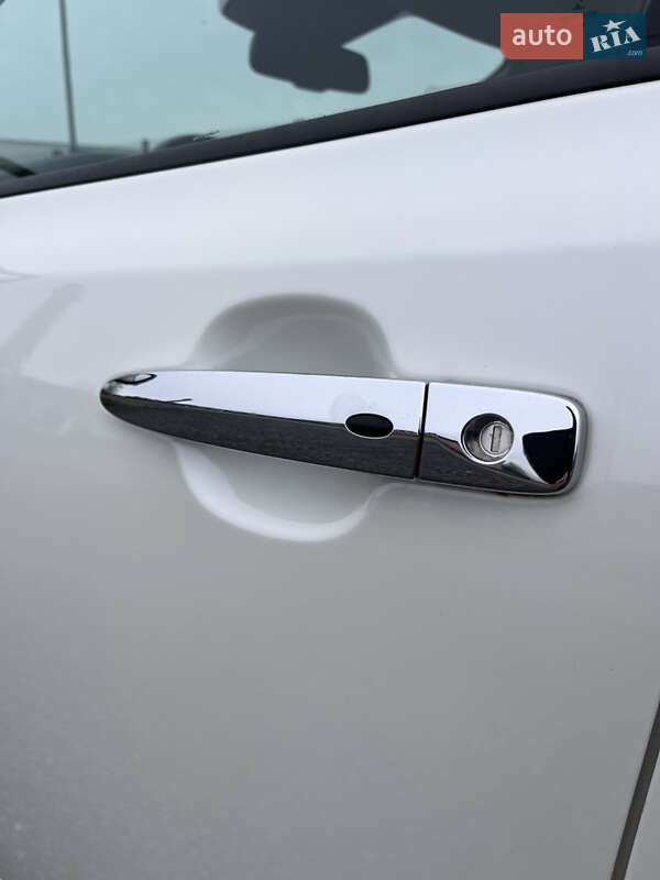 Хэтчбек Nissan Leaf 2019 в Хусте