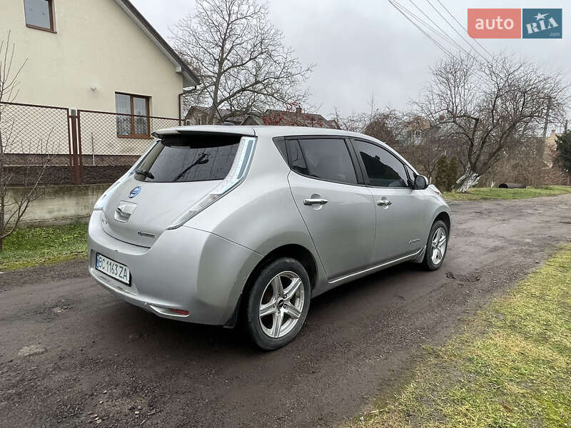 Хэтчбек Nissan Leaf 2014 в Львове
