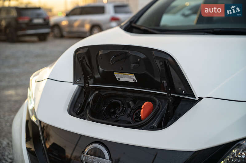 Хэтчбек Nissan Leaf 2023 в Черновцах