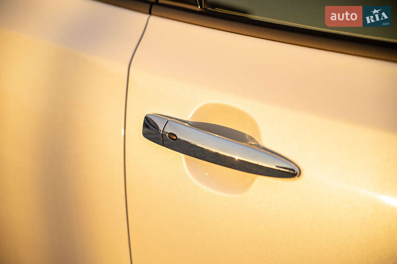 Хэтчбек Nissan Leaf 2023 в Черновцах