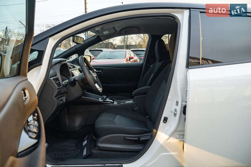 Хэтчбек Nissan Leaf 2023 в Черновцах