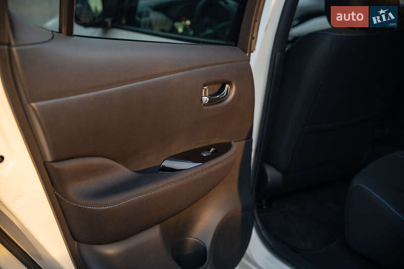 Хэтчбек Nissan Leaf 2023 в Черновцах