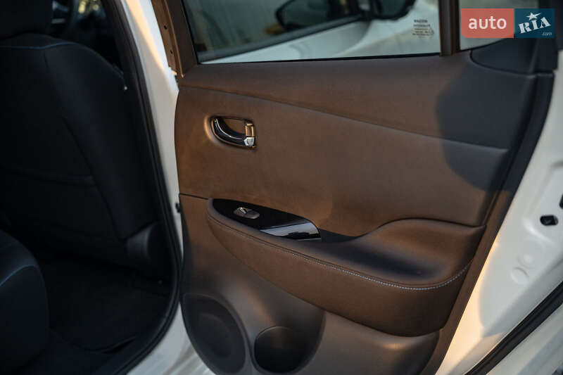 Хэтчбек Nissan Leaf 2023 в Черновцах