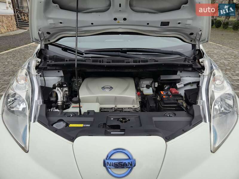 Хетчбек Nissan Leaf 2015 в Золочеві фото 38 Хетчбек Nissan Leaf 2015 в Золочеві