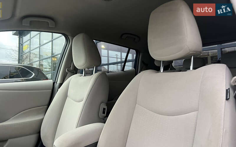 Хетчбек Nissan Leaf 2013 в Івано-Франківську