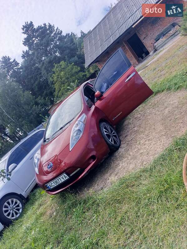 Хэтчбек Nissan Leaf 2015 в Шептицькому