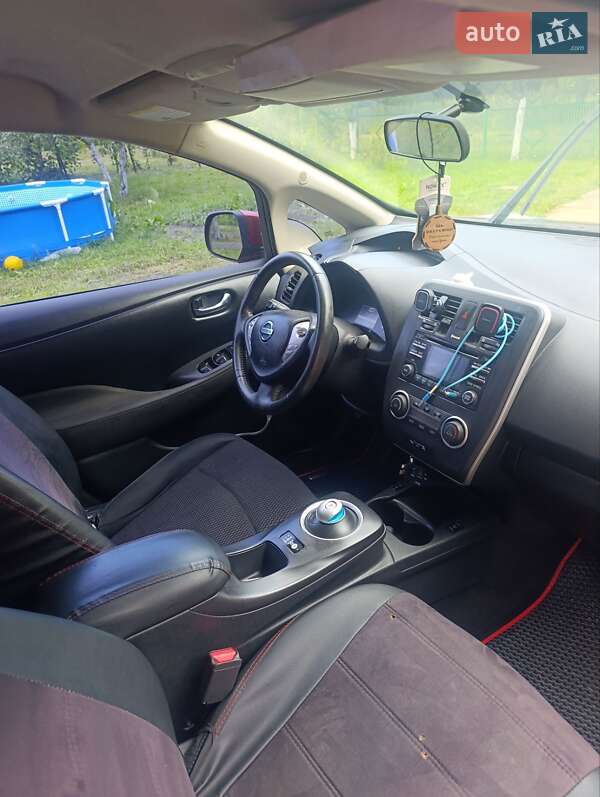 Хэтчбек Nissan Leaf 2015 в Шептицькому
