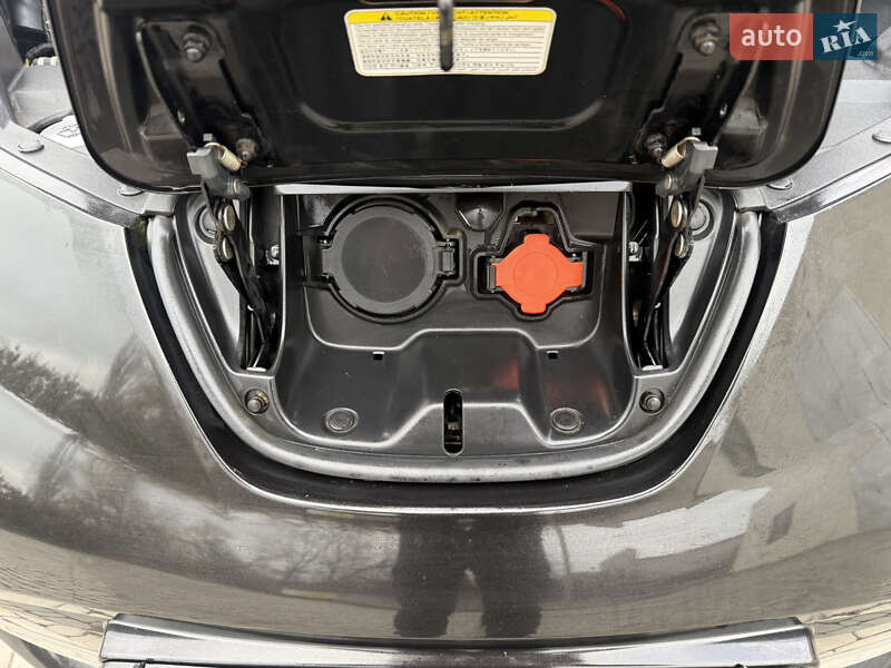 Хэтчбек Nissan Leaf 2016 в Борщеве