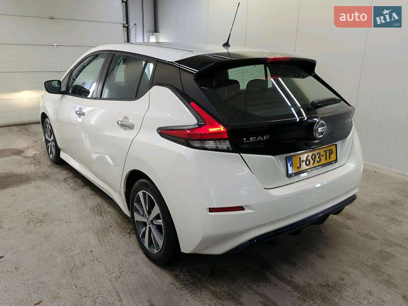 Хэтчбек Nissan Leaf 2021 в Староконстантинове