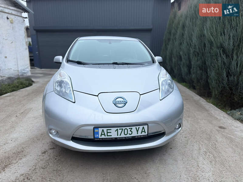 Хетчбек Nissan Leaf 2014 в Дніпрі