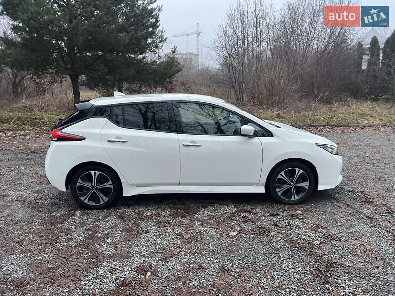 Хэтчбек Nissan Leaf 2021 в Львове