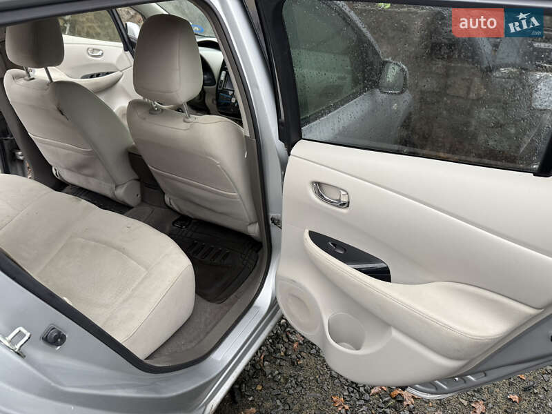 Хэтчбек Nissan Leaf 2012 в Умани