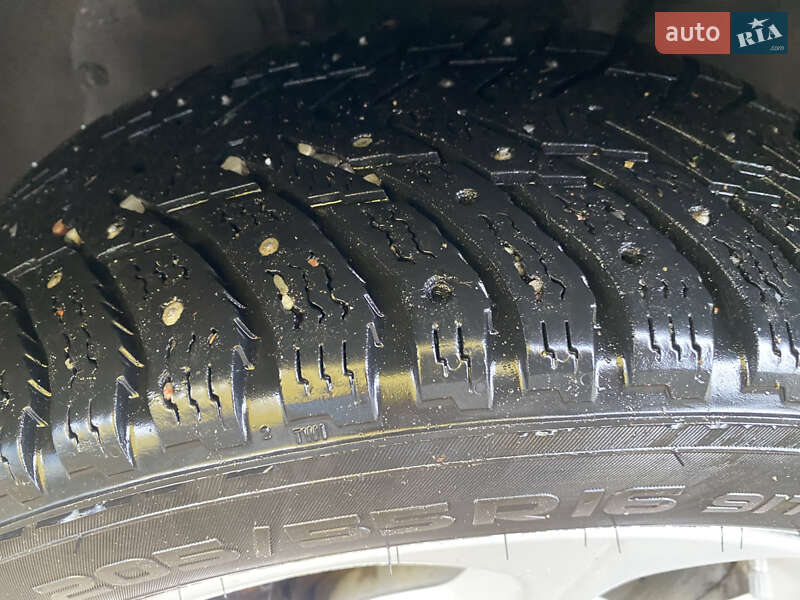 Хэтчбек Nissan Leaf 2014 в Черновцах