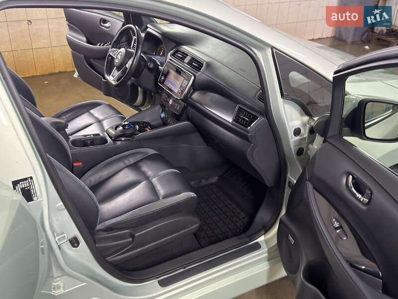 Хетчбек Nissan Leaf 2018 в Кременчуці