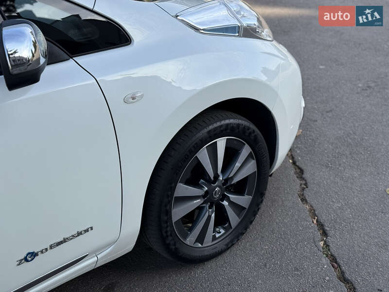 Хэтчбек Nissan Leaf 2014 в Ровно