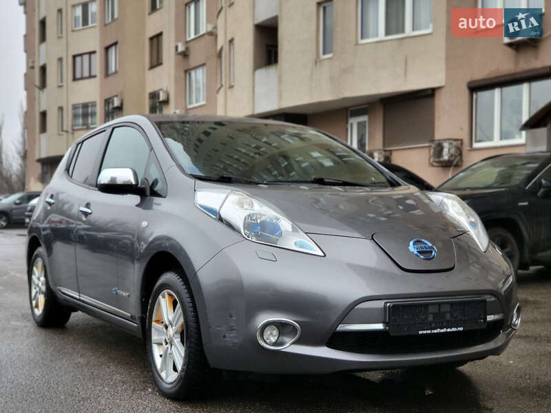 Хэтчбек Nissan Leaf 2014 в Киеве