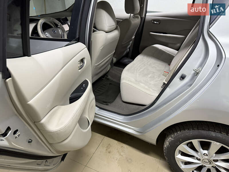 Хэтчбек Nissan Leaf 2012 в Умани